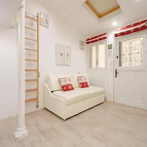 Superb Tiny House In Heart Of 1st! Paris